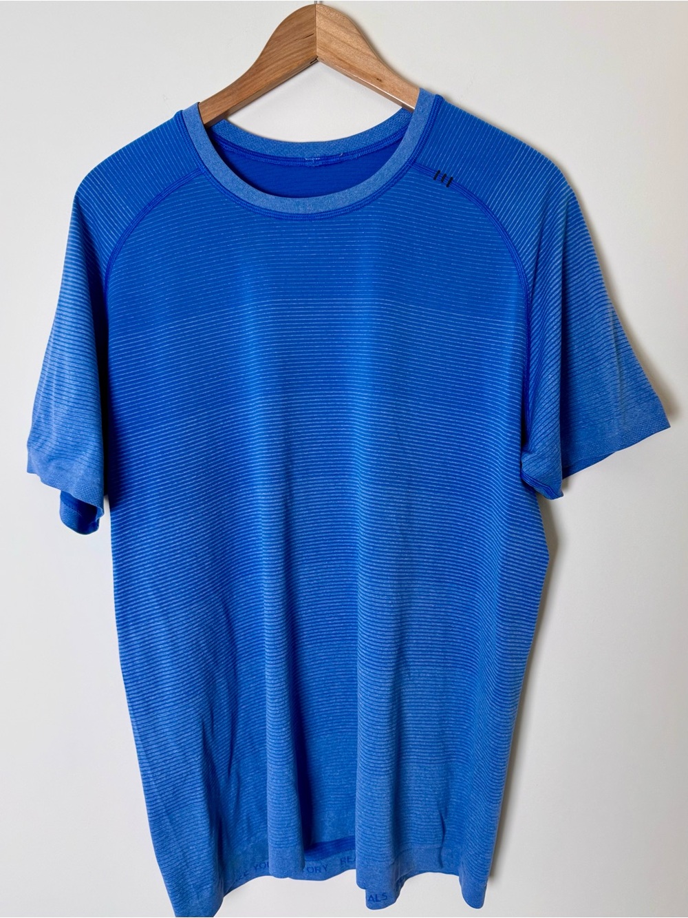 lululemon athletica Royal Blue Short Sleeve Performance Tee Size L